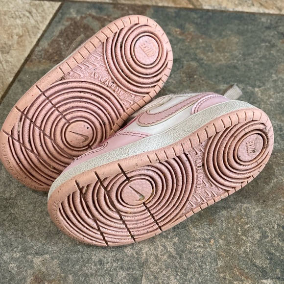 Nike Court Borough Low in pink and white size 5c good/play condition - Picture 5 of 7